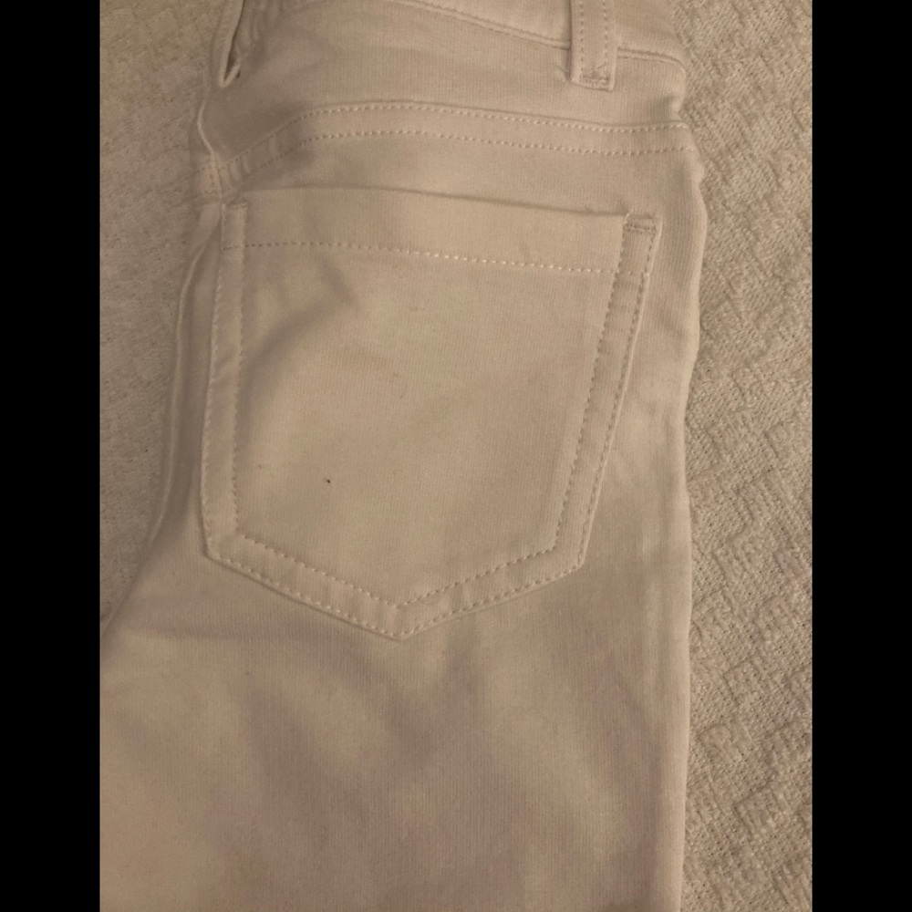 BRAND NEW NEVER WORN GIRLS LIGHT SUMMER JEANS 🥰